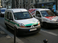 街を走る商用車「カングー エクスプレス」。ボディーのペイントやグラフィックは、見ていて飽きないものが多い。これは、2008年に撮影したパリ交通営団（RATP）の社用車。