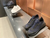 「ミカクス」は、スペイン出身でヴィッセル神戸所属のサッカー選手、アンドレアス・イエニスタとクプラのコラボレーションによるスニーカー。