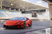 「ランボルギーニ・ウラカン」の標準モデル、「LP610-4」の後継車と位置づけられる「ウラカンEVO」。「ペルフォルマンテ」譲りの5.2リッターV10エンジンを得て、そのパフォーマンスはどう変化したのでしょうか。
	（photo：Lamborghini）