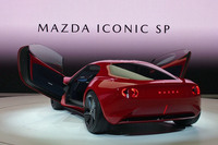 パワートレインは2ローター式のプラグインハイブリッド。最高出力370PSを発生する。