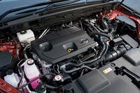 2.5リッターのハイブリッドはシステム出力243PSを発生。WLTCモードの燃費値は20.9km/リッター。