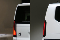 新型「N-BOX」のDピラーまわり。横から見ても後ろから見ても、ゆるやかな弧を描くように傾斜がかけられているのがわかる。