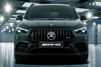 ブラックでドレスアップした限定車「メルセデスAMG GLA35 4MATICブラックマスターピース」発売の画像