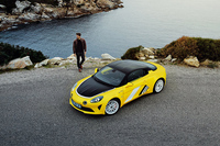 「アルピーヌA110」に往年のラリー車をモチーフにした限定車「ツール・ド・コルス75」登場