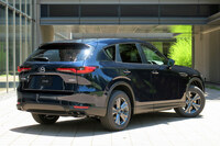 日々の道具として遠慮なく使いたいという向きのために、安価なグレードも多数用意。写真は「25S Sパッケージ」のFR車で、価格は300万円を切る。