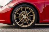 今回のテスト車にはフロント20インチ、リア21インチのタイヤ＆ホイールがオプション装着されていた。タイヤ銘柄は「グッドイヤー・イーグルF1」。