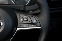 先進運転支援システム「プロパイロット」の操作スイッチはステアリングスポーク上に備わる。