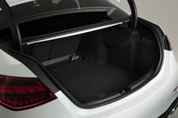 「メルセデス・ベンツCクラス」がフルモデルチェンジ　全モデルで電動パワートレインを搭載の画像