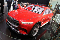 北京ショー2018でメルセデス・ベンツが公開した「ビジョン・メルセデス・マイバッハ・アルティメット ラグジュアリー」。「カリナン」と比べ、歴史上のコンテクストに縛られていない造形である。