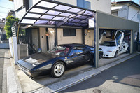 3月末で「ランボルギーニ・カウンタック25thアニバーサリー」（写真奥）をエノテンに完全売却。わが自家用車軍団は、「フェラーリ328GTS」を筆頭にダイハツの「タントスローパー」と「ハイゼット トラック ジャンボ」、そしてエリート特急こと先代「BMW 320d」の布陣となった。（写真＝池之平昌信）