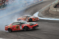 ドリフトユニット「チームオレンジ」によるドリフトパフォーマンスの様子。