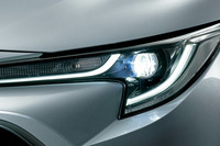 永福氏の言うヘッドランプの「鎌」。「マークX」などにも見られる、フロントマスクの特徴となっている。