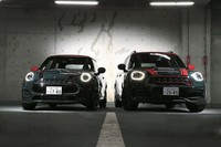 MINIのハイパフォーマンスモデル「ジョンクーパーワークス（JCW）」。MINI史上最強をうたう306PSのエンジンを搭載する「MINIクラブマンJCW」、シリーズで唯一MT仕様が選べる「MINI」（3ドア）のJCW、SUV「MINIクロスオーバーJCW」の3モデルに試乗しました。JCWの魅力に迫ります。