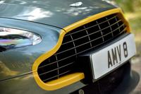 クラブスポーツ・グラフィック・パッケージを選択すれば、フロントグリルなどにレーシーな“色差し”を施すことができる。写真の車両はアローログリーンのボディーにイエローの、その名も「レース」と呼ばれる組み合わせ。