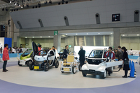 左からトヨタ車体の「コムス」、日産の「NISSAN New Mobility CONCEPT」、ZieDの「ZieDα1」、ホンダの「MC-β」。