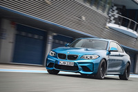 ボディー前後の重量配分は50：50。駆動力を左右後輪間で自在に配分するアクティブMディファレンシャルが標準で備わる。