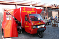 1台の赤い「アペTM」が。