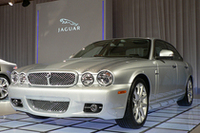 ジャガーの旗艦「XJ」と「デイムラー」がフェイスリフトの画像