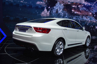 吉利といえば、2010年にボルボを買収したことで有名。「博瑞」のリアビューには、どことなくボルボの面影がある？
    
    