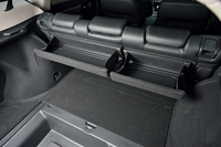 マルチユースバスケットは、不要の際には折りたたんで格納できる。