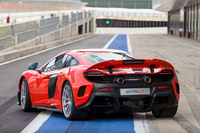 「650S」のさらなる高性能モデルとして登場した「675LT」。車名の「LT」とはロングテールの意で、1997年に登場した「F1」の高性能モデル「F1 GTRロングテール」にあやかったものだ。