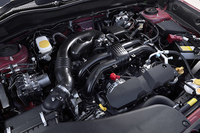 「2.0i-L EyeSight」や「S-Limited」に搭載される自然吸気エンジンについては、燃焼の改善やフリクションの低減といった改良を実施。燃費性能はCVT仕様で16.0km/リッター（JC08モード）に向上している。