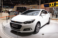 GMは小型セダン「シボレー・クルーズ」を世界初公開した。