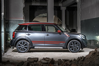 MINIクロスオーバーに専用カラーの特別仕様車の画像