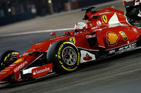 2位リカルドのレッドブルに対し、タイヤの持ちで不安があったトップのフェラーリ＆ベッテル（写真）。しかし2度にわたるセーフティーカー導入で先頭集団がこぞってピットイン、タイヤ交換をしたことも幸いし、終始レースの主導権を握ることに。ベッテルは第2戦マレーシアGP、第10戦ハンガリーGPに次ぐ今季3勝目、通算勝利数でアイルトン・セナを抜き歴代3位に上がった。（Photo=Ferrari）