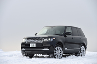 「イヴォーク」に続いて試乗したのは「レンジローバー」の上級グレード「オートバイオグラフィー」。5リッターV8スーパーチャージドエンジンを搭載する。
    