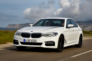 BMW 5シリーズにディーゼル×4WDの新グレード　スポーティーな内外装も特徴