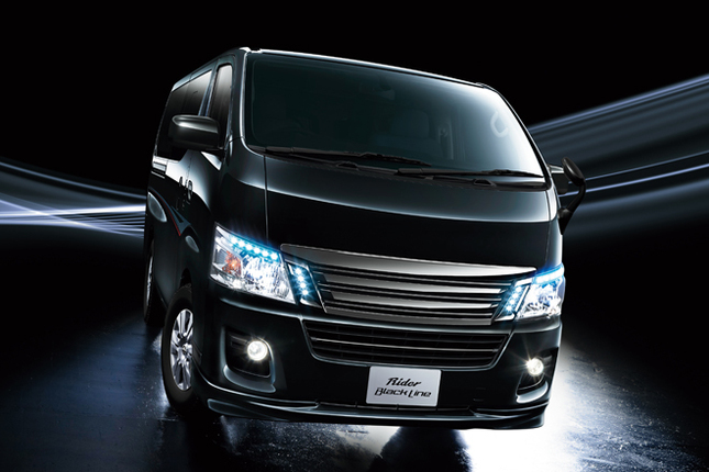 「日産NV350キャラバン ライダー ブラックライン」