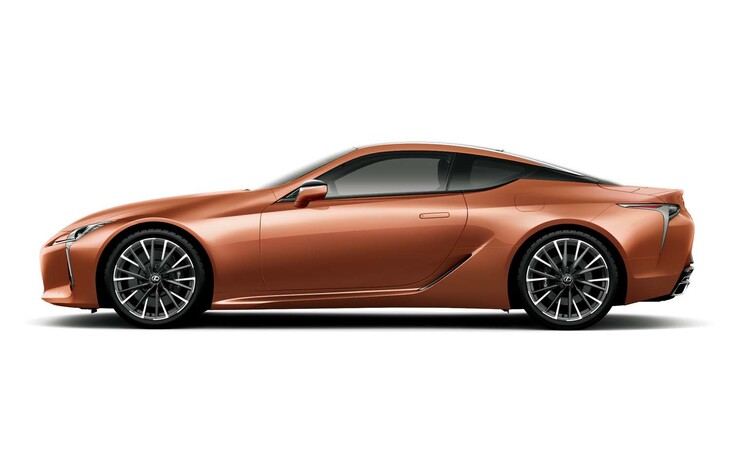 「レクサスLC500h“Sパッケージ”」。ボディーカラーは新規設定された「ソニックカッパー」。