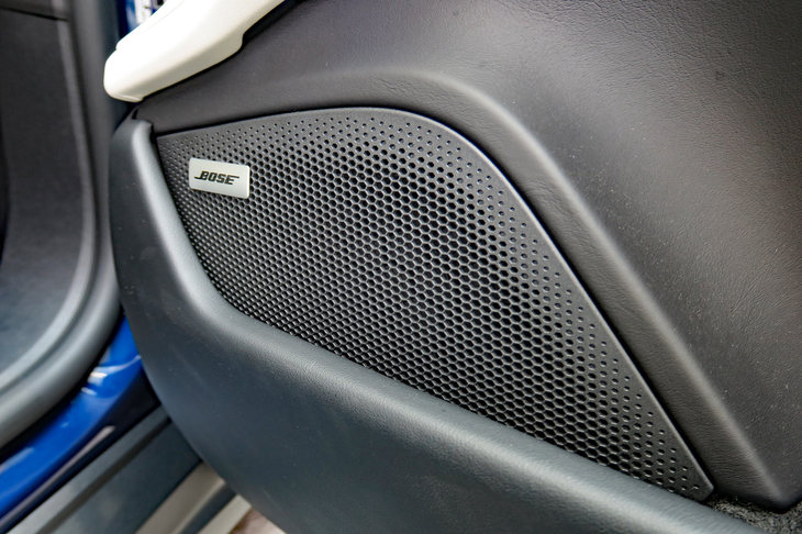 ポルシェ・タイカン4クロスツーリスモ（フロントドアスピーカー）