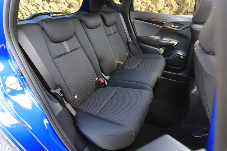 ホンダ・フィット ハイブリッド・S Honda SENSING（リアシート）