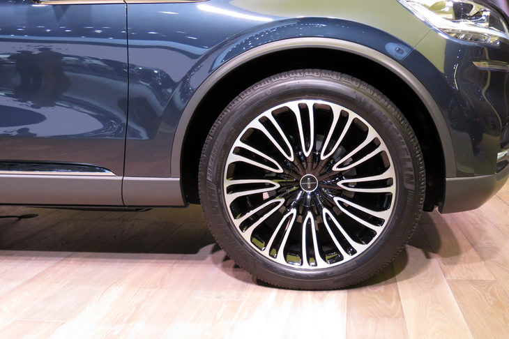 リンカーン・アビエーター（タイヤ＆ホイール）