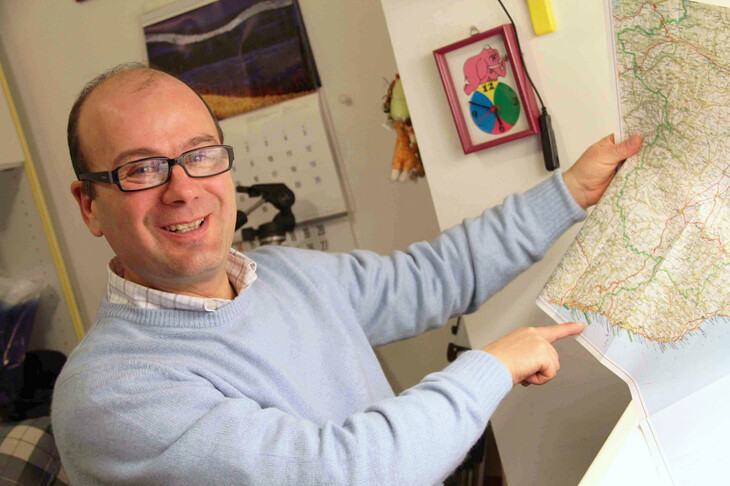 モナコ往復に持参した地図は大切に保管している。2011年撮影。