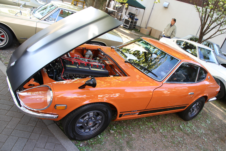 「プリンスR380A-I」に始まる2リッター直6 DOHC 24バルブのレーシングユニット（GR8型）をベースに量産化した、S20型エンジンを積んだ「日産フェアレディZ432」。