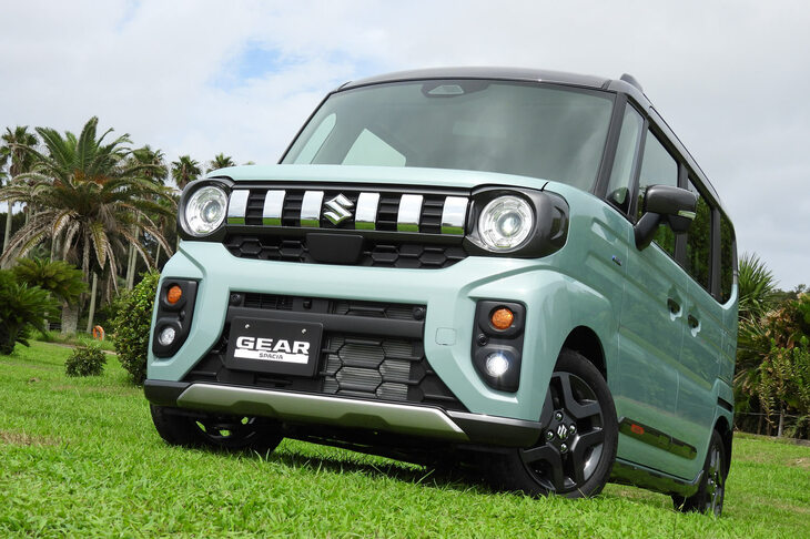 ライバルが出そろったタイミングで、SUV風スーパーハイトワゴンの元祖「スズキ・スペーシア ギア」もフルモデルチェンジ。商品力をグッと高めてきた。し烈な競争は、これからも続きそうだ。