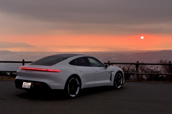 「ポルシェ・タイカン」は、ポルシェ好きならずとも気になるであろう一台。ようやく日本上陸を果たしました。（photo：小林俊樹）