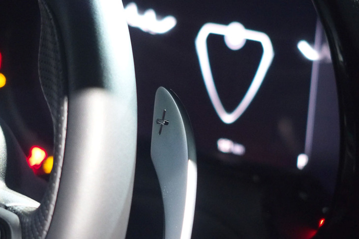 アルファ・ロメオ・トナーレ（シフトパドル）