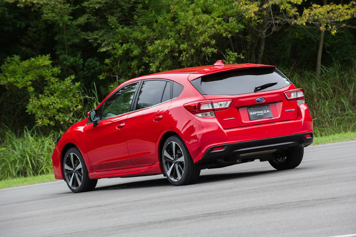 ボディーサイズは全長×全幅×全高＝4625×1775×1455mmと、従来モデルより一回り大きくなったが、サイドミラーを含む全幅はこれまでと変わらず2019mmに抑えられている。