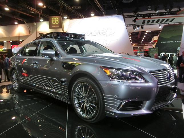 CESに展示された、トヨタの市街地向け自動運転実験車両。