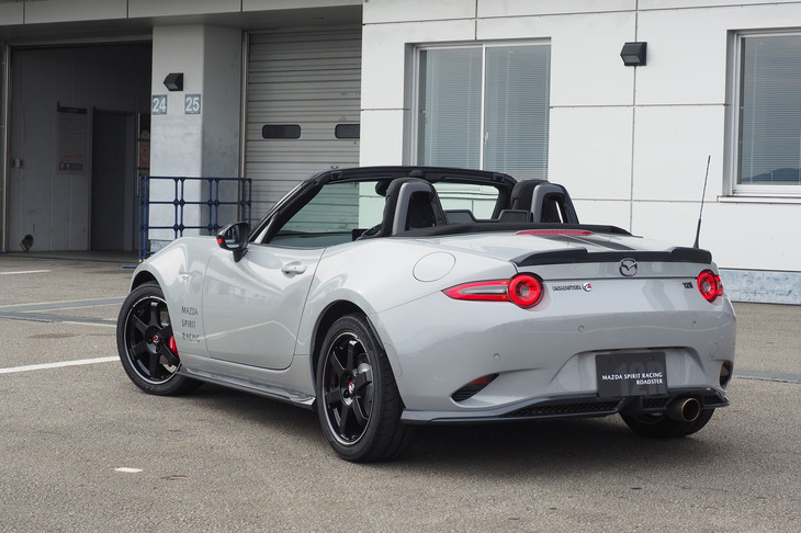マツダ スピリット レーシング・ロードスター12R（リアビュー）