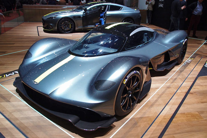 レッドブル・レーシングと共同開発中のミドシップスーパースポーツカーは「AM-RB 001」と呼ばれていたが、2017年3月のジュネーブショーで正式名称が「ヴァルキリー」であると発表された。