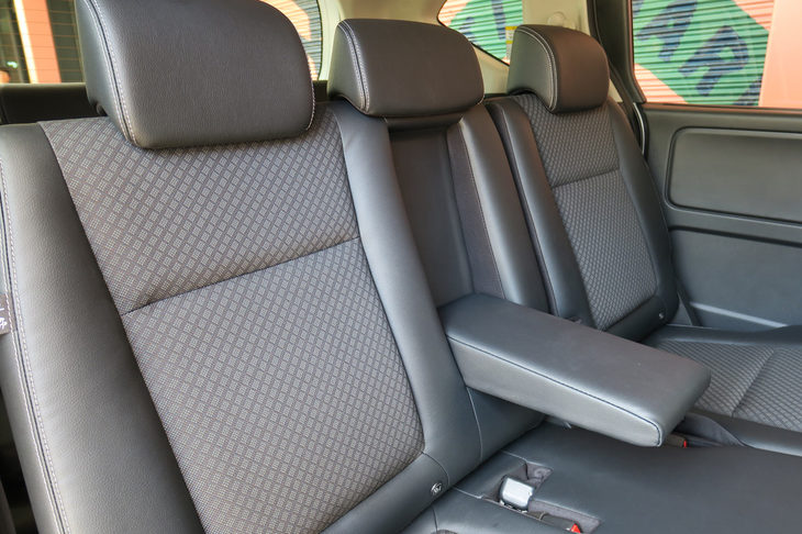 ホンダ・フリードG（FF）（2列目シート）
