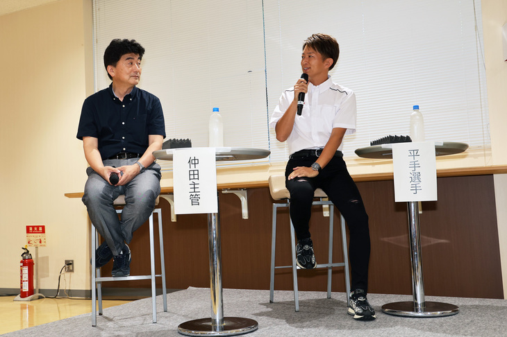 仲田主管は「日産GT-R」（R35）、平手選手は「スカイラインGT-R」（R32）と日産GT-R（R35）のオーナーという。