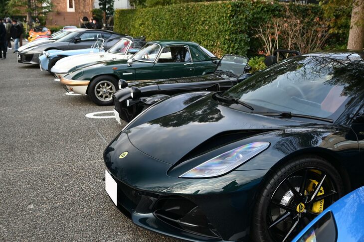 最新の「エミーラ」から、1970年代の「エラン」、そして1957年生まれの「エリート」まで、新旧のロータス車が顔をそろえるのはこうしたオーナーズミーティングならでは。ひとつのブランドの歴史を感じられるのも楽しみのひとつだ。