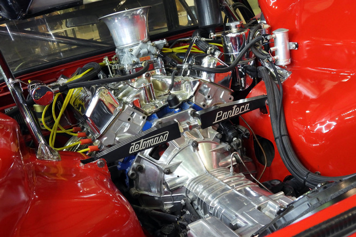 デ・トマソ・パンテーラ／アクティブガレージ＆アプローチ