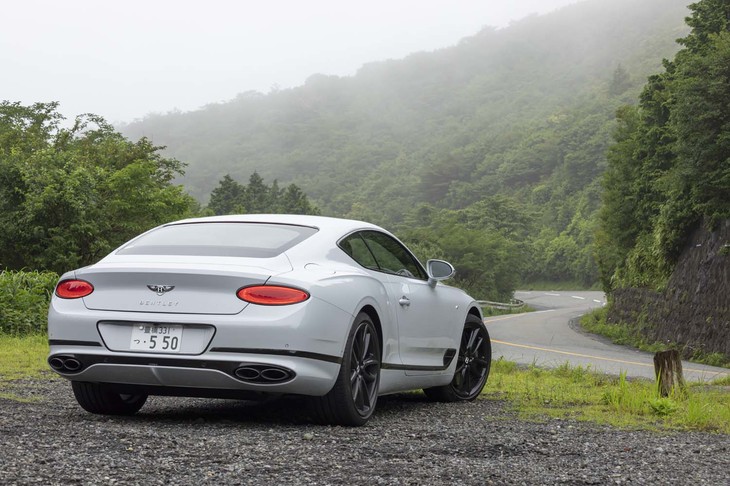 今回は260kmほどの距離を試乗。燃費は満タン法で6.3km/リッター、車載の燃費計で6.4km/リッターを記録した。